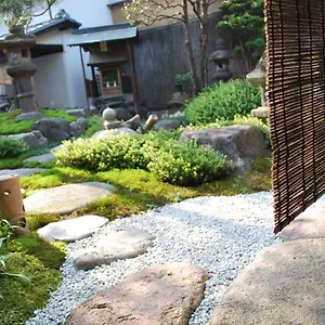 別荘 四季々々しんら京町家うなぎの寝床, 京都市