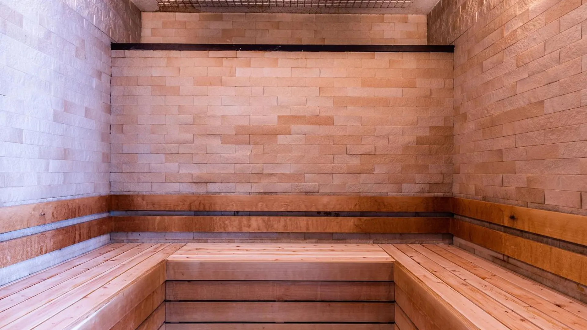 ***  Apa Hotel Kyoto Eki Horikawadori יפן